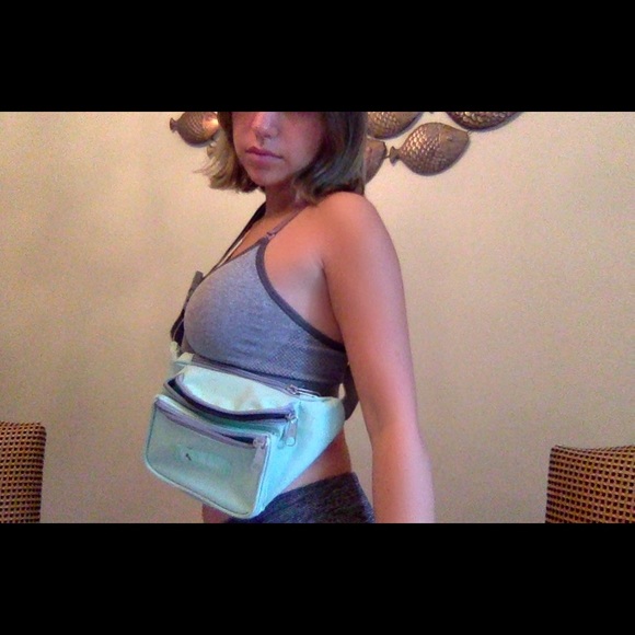 Everest Fanny Pack Light Green - Picture 2 of 5